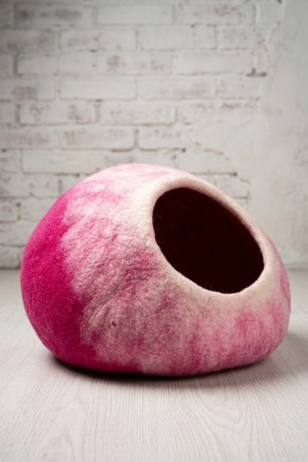 Legowisko filcowe dla kota Nest Sphere Deep Pink & Natural White | Feraw 2