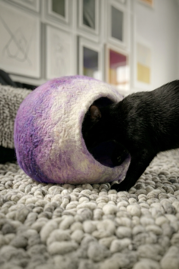 Legowisko filcowe dla kota Nest Sphere Amethyst & Natural White | Feraw