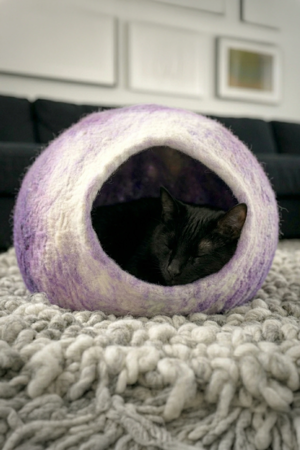 Nest Sphere Amethyst & Natural White Felt Cat Bed | Feraw