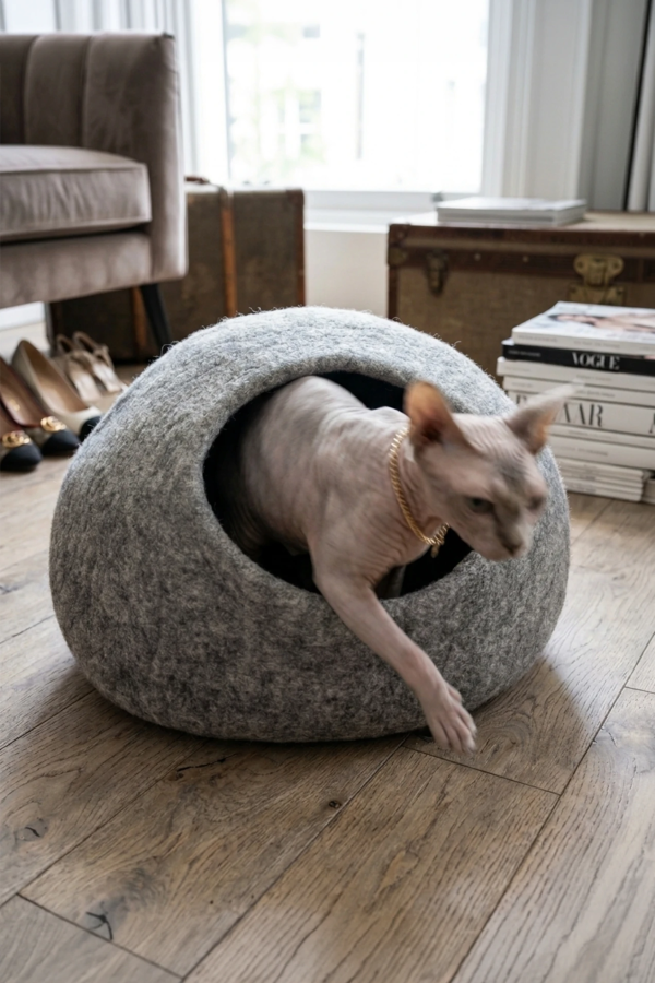 Nest Sphere Stone Ash felt cat bed | Feraw
