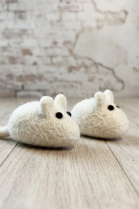 Cat Toy White Alabaster Mouse Merino Wool | Feraw Pets