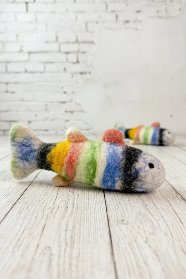 Zabawka dla kota Multicolor Striped Fish z wełny merino | Feraw Pets